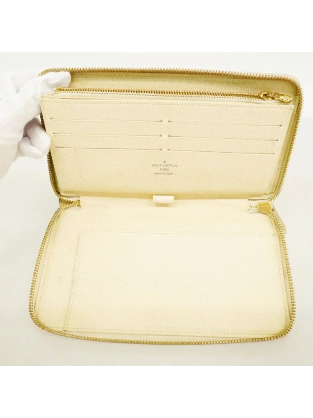 Louis Vuitton ladies coin guarantee
